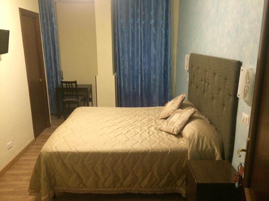 Tiburtina Hotel Holiday Řím Pokoj fotografie